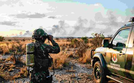 Corpo de Bombeiros combate incêndio em unidade de armazenamento de grãos às margens da BR-163