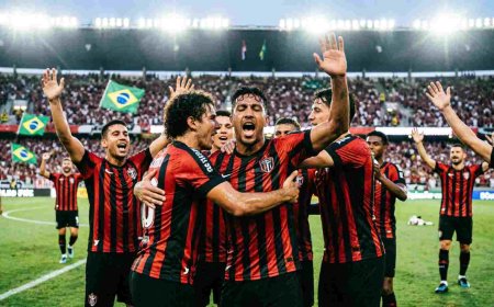 Athletico-PR vence o Botafogo por 3 a 2 e se aproxima do Flamengo no Brasileirão