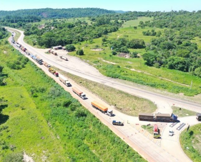  Operação Essencial na Serra de São Vicente: Nova Rota do Oeste Implementa Sistema Pare e Siga para Garantir Segurança e Fluidez no Trânsito
